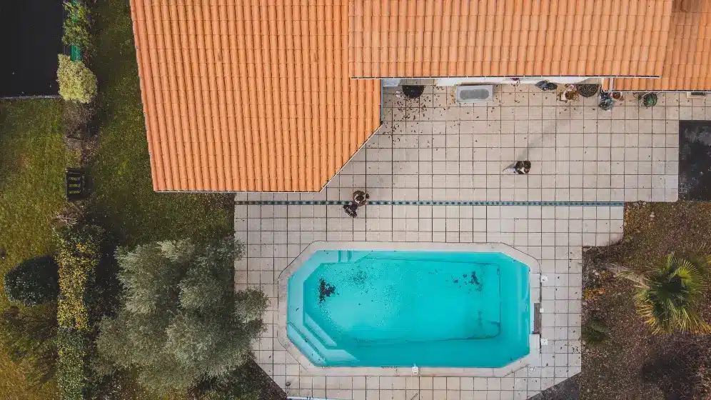Limpieza y mantenimiento de piscinas. Conoce su importancia