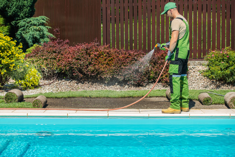¿Por qué es necesario un mantenimiento de jardines y piscinas en comunidades de vecinos?