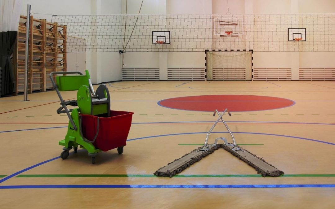 ¿Cómo se realiza la limpieza instalaciones deportivas?