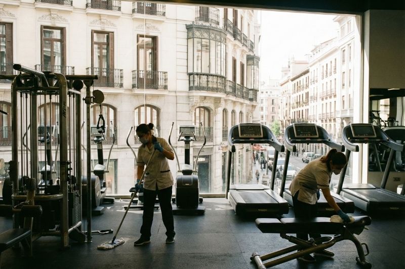 ¿Cómo planificar la limpieza de gimnasios en Madrid para un entorno seguro y rentable?