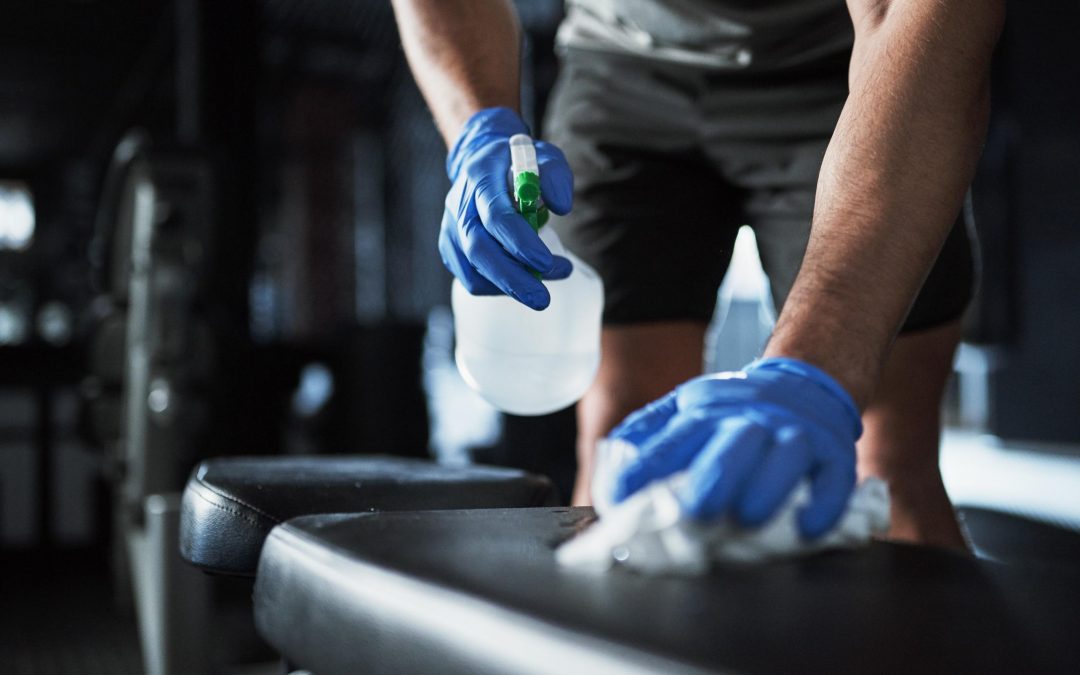 Protocolo profesional de limpieza y mantenimiento en centros deportivos