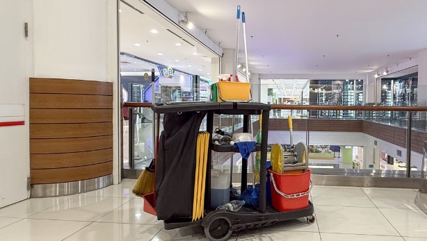 Gestión de turnos de limpieza en centros comerciales: cómo organizar el servicio